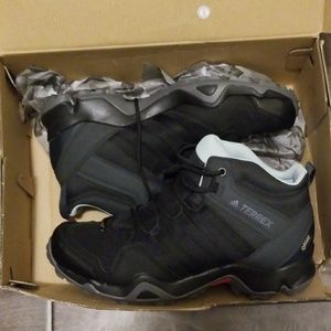 Addidas terrex AX2R mid GTX  shoe